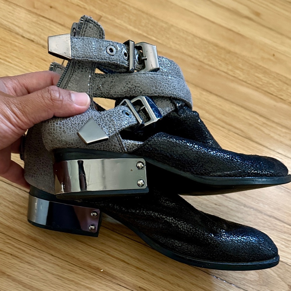 Ankle flat boots